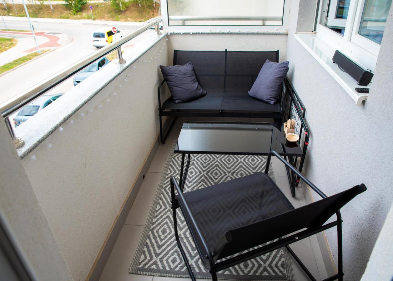 Athena Apartman Lukavica Exterior foto